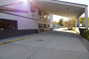 Greenlight Inn & Suites