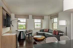 Sheraton Commander Hotel