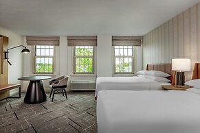 Sheraton Commander Hotel