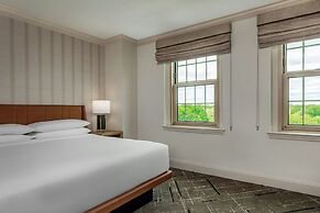 Sheraton Commander Hotel