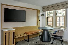 Sheraton Commander Hotel