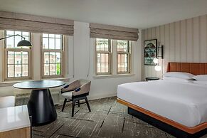 Sheraton Commander Hotel