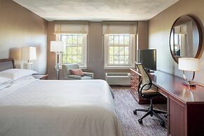Sheraton Commander Hotel
