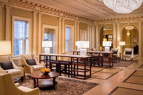 Sheraton Commander Hotel