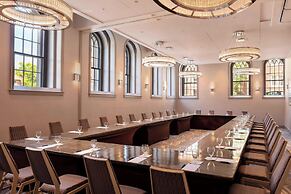 Sheraton Commander Hotel