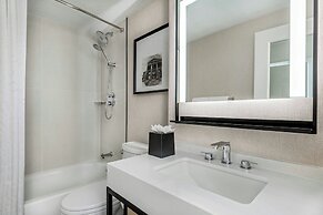 Sheraton Commander Hotel