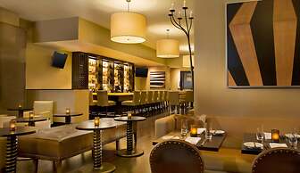 Sheraton Commander Hotel