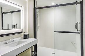 Sheraton Commander Hotel