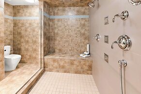 Best Western Plus Nor'wester Hotel & Conference Centre