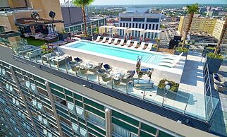 The Statler Dallas Curio Collection By Hilton