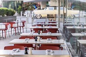 The Statler Dallas Curio Collection By Hilton