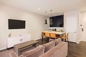 The Statler Dallas Curio Collection By Hilton