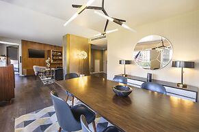 The Statler Dallas Curio Collection By Hilton