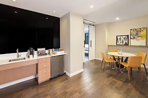 The Statler Dallas Curio Collection By Hilton