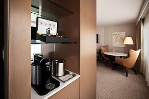 The Statler Dallas Curio Collection By Hilton