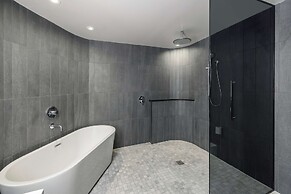 The Statler Dallas Curio Collection By Hilton