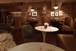 The Statler Dallas Curio Collection By Hilton