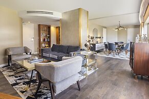 The Statler Dallas Curio Collection By Hilton