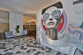 The Statler Dallas Curio Collection By Hilton