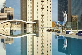The Statler Dallas Curio Collection By Hilton
