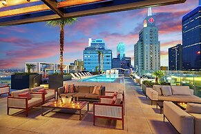 The Statler Dallas Curio Collection By Hilton