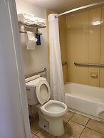 Quality Inn & Suites Orlando East - UCF Area