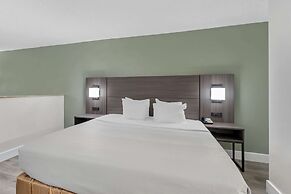 Quality Inn & Suites Orlando East - UCF Area