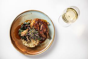 Delta Hotels by Marriott Edmonton South Conference Centre