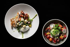 Delta Hotels by Marriott Edmonton South Conference Centre