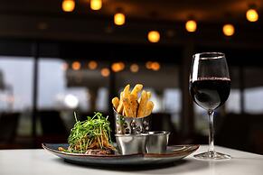 Delta Hotels by Marriott Edmonton South Conference Centre