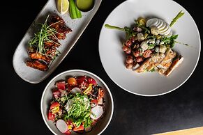 Delta Hotels by Marriott Edmonton South Conference Centre