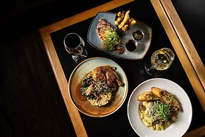 Delta Hotels by Marriott Edmonton South Conference Centre