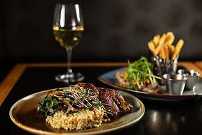 Delta Hotels by Marriott Edmonton South Conference Centre