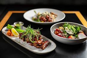 Delta Hotels by Marriott Edmonton South Conference Centre