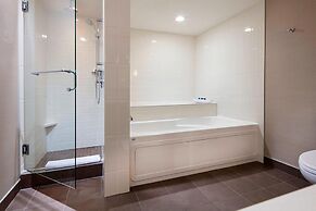 Delta Hotels by Marriott Edmonton South Conference Centre