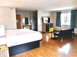 Days Inn by Wyndham Osage Beach Lake of the Ozarks