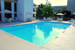 Quality Inn & Suites Fayetteville I-95