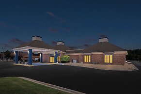 Quality Inn & Suites Fayetteville I-95