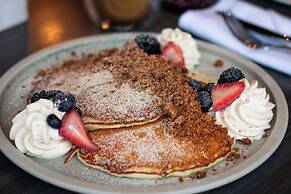 Delta Hotels by Marriott Kingston Waterfront