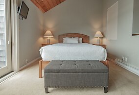 Embarcadero Resort Hotel & Marina