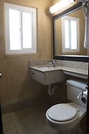 Harbor Inn & Suites