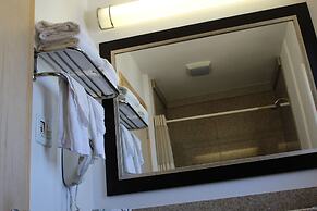 Harbor Inn & Suites