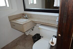 Harbor Inn & Suites