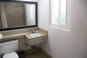 Harbor Inn & Suites