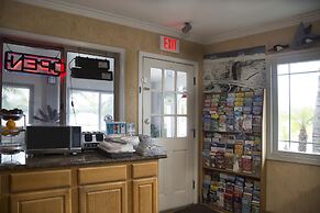 Harbor Inn & Suites