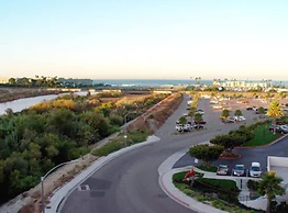 Harbor Inn & Suites