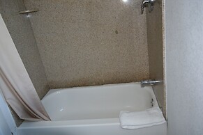 Harbor Inn & Suites