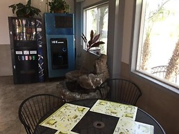 Harbor Inn & Suites