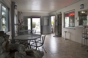 Harbor Inn & Suites