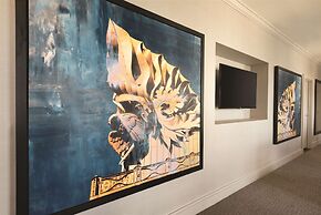 Hilton Chicago/Magnificent Mile Suites